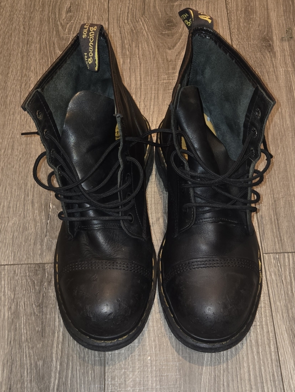 Vintage Dr. Martens Made in England Black Cap Toe 6 Eye Boots Men’s Size 11.